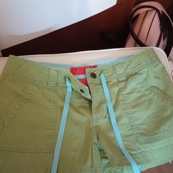 Shorts - Picture 3 of 3